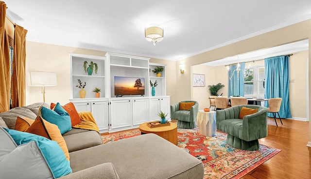 Mins to LSU Campus | Private Pool | Hot Tub | BBQ