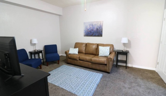 Mins to mass Ave -Workspace, Smart TV & AC