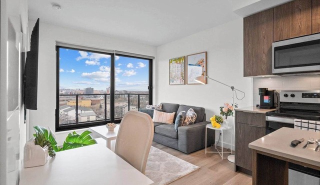 Mins to Saddledome | 2BR | Rooftop Patio | UG Park