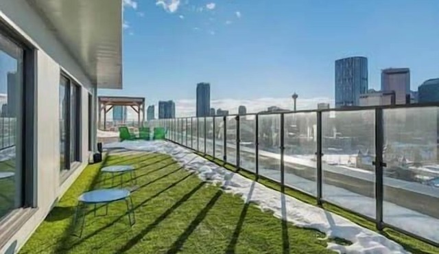 Mins to Saddledome | Rooftop Patio | Sofa Bed