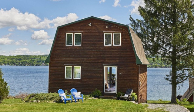 Mint Private Lakefront Skaneateles, 4BR/2 Bath w/50ft Lake Frontage w/Dock