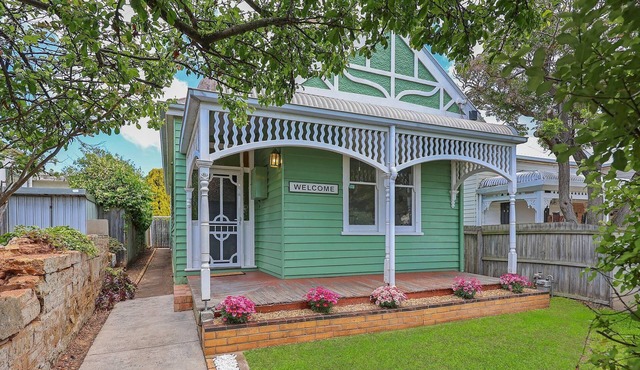 Minty - Come for the Location and stay for the contemporary nostalgic Vibes .