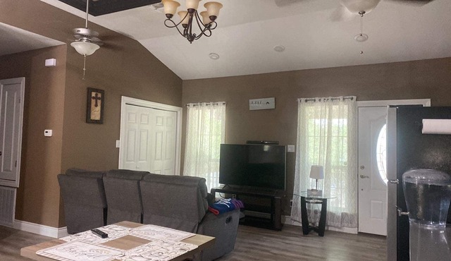 Minutes away from Historic Downtown; Charming 3 bedroom Home