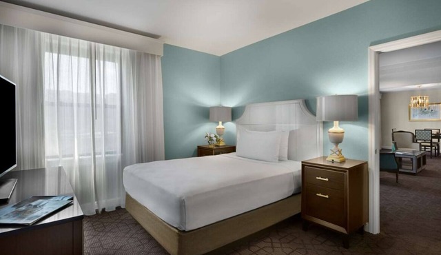 Minutes away from Missouri Botanical Garden! Pets Are Welcome! Parking, Pool!
