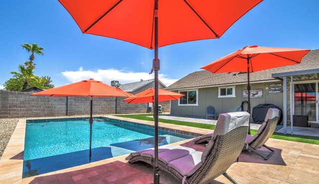 Minutes Away to DT Gilbert! Country Cottage Feel Home With Pool & Work Sation