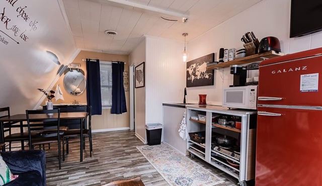 Minutes frm Bull Shoals Lake! Wifi-2 bedrooms, 1 King, 2 Singles, futon. Sleeps6