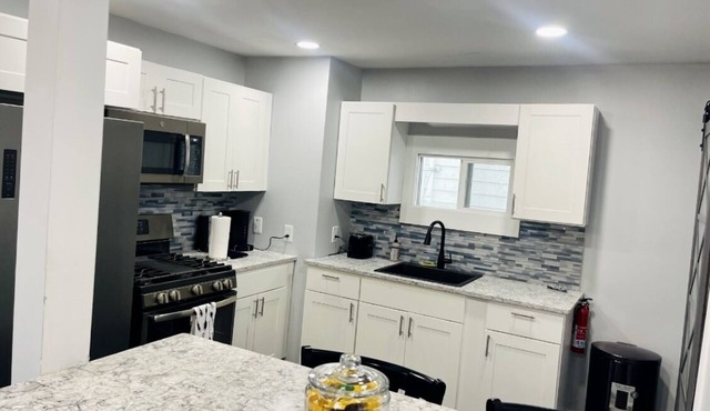 Minutes from all major Buffalo sports and entertainment venues! Stay in style!