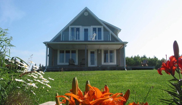 Minutes from beautiful beaches - Luxury and Comfort with a Fabulous View