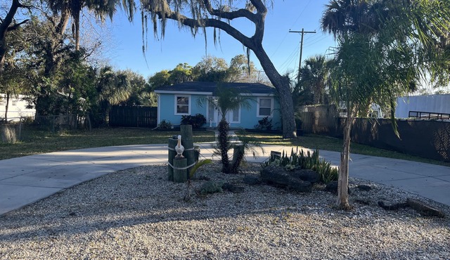 Minutes from beach, Daytona, New Smyrna and Ormond Centrally located