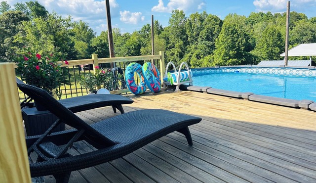 Minutes from Belews Lake & 5 Star Wedding Venues! Swimming Pool! Covered Patio!