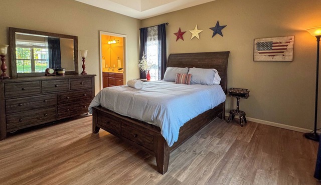 Minutes from Capital - Family Friendly Jeff City Retreat