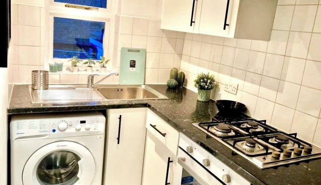 Minutes from central, 4 bedroom maisonette