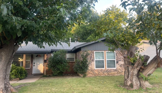 Minutes from Dickies Arena, Downtown Stock Yards & Sundance Square