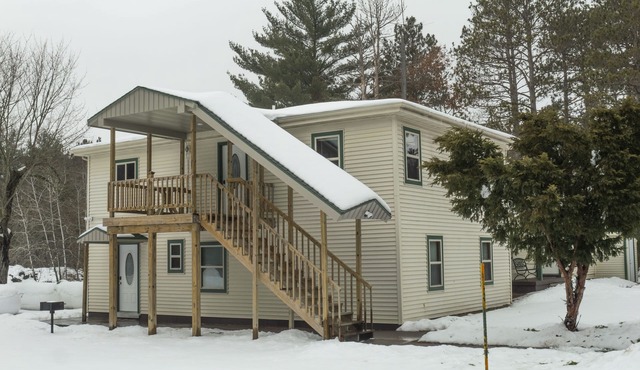 Minutes from downtown Wisconsin Dells and sports and water parks.