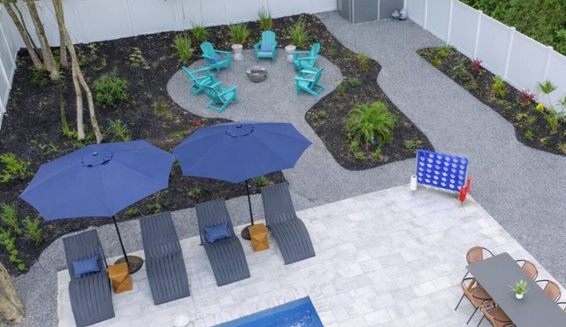 Minutes from Downtown- Heated Pool, Putting Green, Arcade + Games"