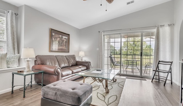 Minutes from Downtown Branson! So Many Amazing Amenities! Clean and Cozy! 2BD