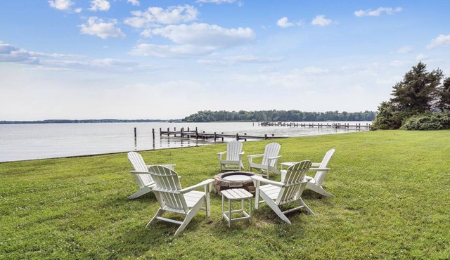 Minutes from Downtown Easton and St. Michaels | Pool | Hot Tub | Kayaks | Privat