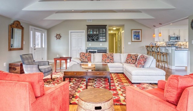 Minutes from Downtown Oxford and Easton | Pool | Private Dock | Kayaks