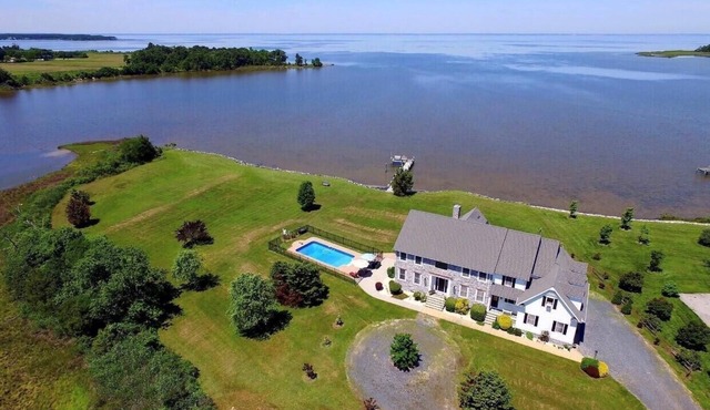 Minutes from Downtown Cambridge | Private Dock | Pool | Kayaks