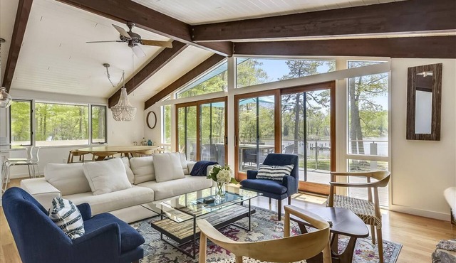 Minutes from Downtown Easton | Pool | Hot Tub | Kayaks