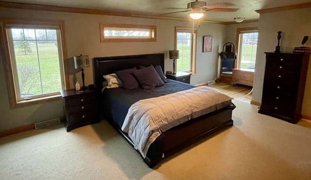 Minutes from EAA! Spacious 4BR home in a quiet neighborhood.