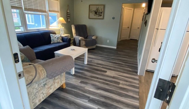 Minutes from FUN! Fantastic Quiet Location!