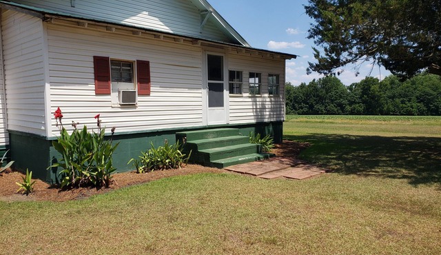 Minutes from Ga Southern & Historic Twin City is a 157 acre retreat to the past!