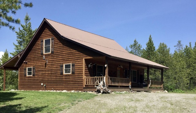 Minutes from Glacier Home; Views, Wildlife, Internet, and more!