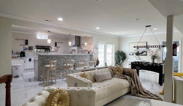 Minutes from I495/200/95, DC and VA. Family sized guest suite with games to play