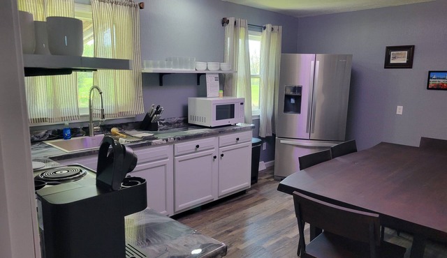 Minutes from Lake Cumberland! Peaceful house in the country. Family friendly!
