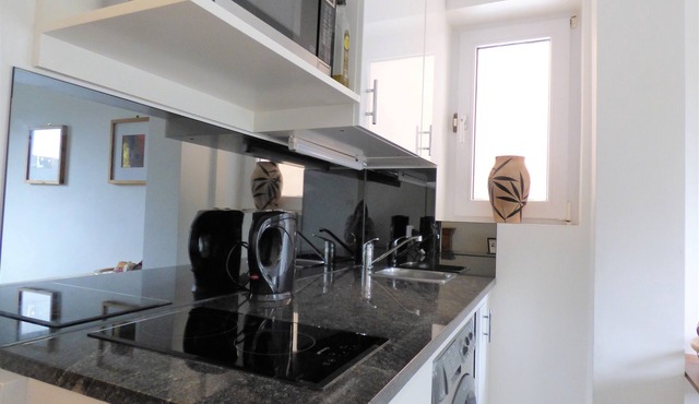 Minutes from National Archives & Kew Gardens