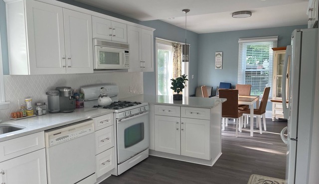 Minutes from Niagara Falls in a Historic Villagen