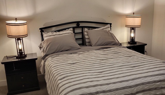 Minutes from Ottawa Airport Short-Term