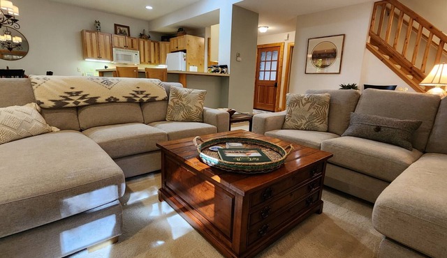 Minutes from Petoskey & Harbor Springs-close to beaches, skiing & more!