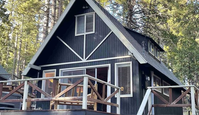 Minutes from Pinecrest Lake, Dodge Ridge Ski Resort, and the fabulous Sierras.