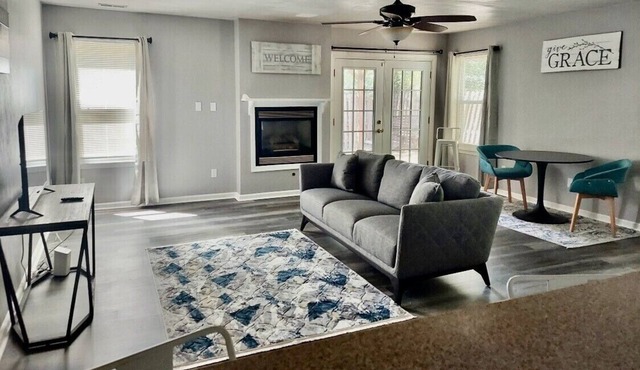 Minutes from Sentara Hospital and Langley AFB!
