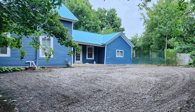 Minutes from SLU and SUNY CANTON-2 bedroom with AC and WiFi in fantastic Canton