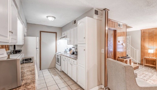 Minutes from the Airport - Wonderful Warrington