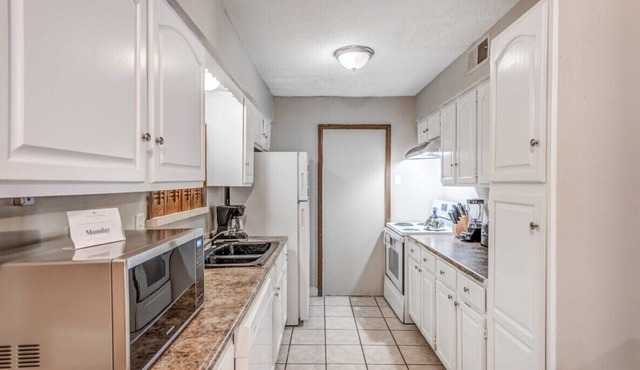 Minutes from the Airport - Wonderful Warrington