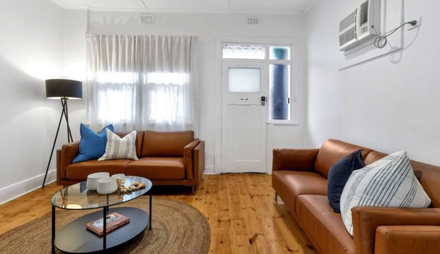 Minutes from the beach Glenelg