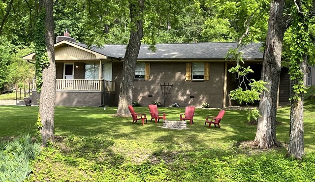 Minutes from the Illinois River, Welcome to Native Springs!