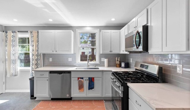 Minutes from UofR- Large 3BDRM!