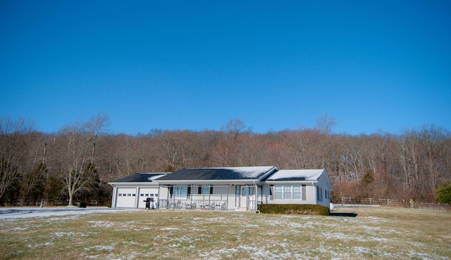 Minutes from WineTrail, Giant City, Shawnee Forest - Daily Deer Viewing - Rural