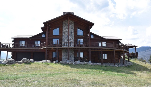 Minutes from Yellowstone