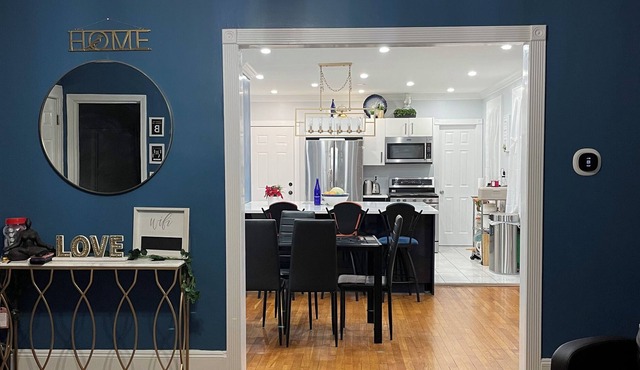 Minutes to 95 South, Metro North Train, Supermarket, Hospital, University, Zoo +