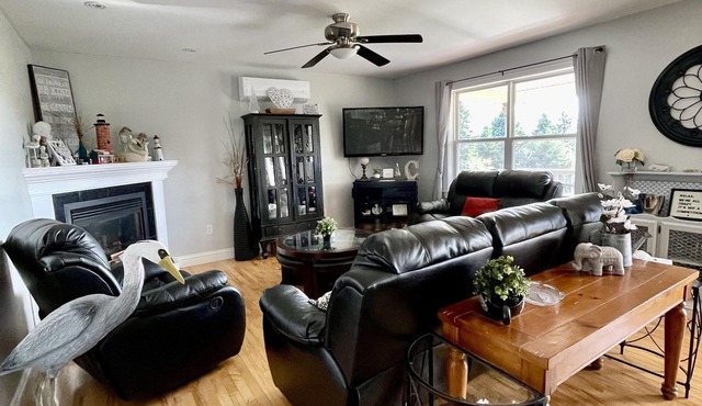 Minutes to beaches, golf, and all ammenities