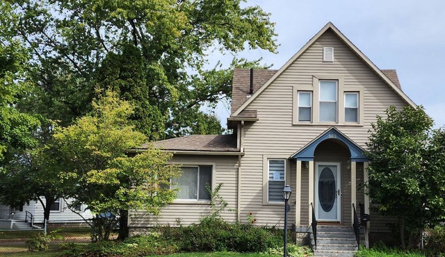 Minutes to Cedar Point, newly remodeled 4 bedrooms.