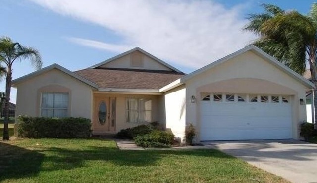 Minutes to Disney. House with pool on Golf Course with Lake Access