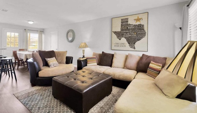 Minutes to Downtown Dallas! The Heartside Haven