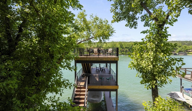 Minutes to Downtown Austin: Peaceful Waterfront Retreat with City Access Nearby